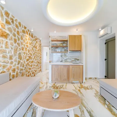 Athina Palace Luxurious Appartments Apartamento Potos